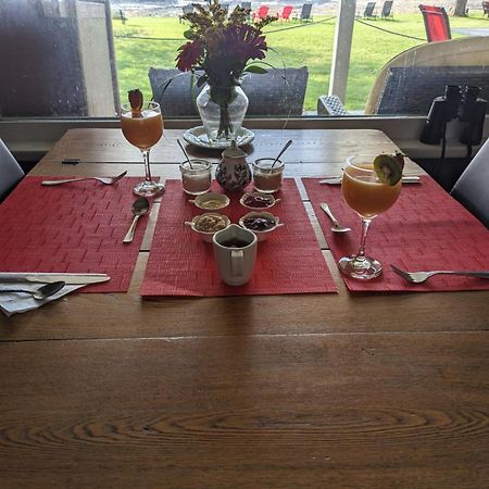 Auberge Les Blancs Moutons Saint-Laurent-de-l'ile d'Orleans Екстериор снимка