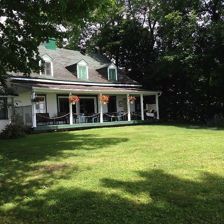Auberge Les Blancs Moutons Saint-Laurent-de-l'ile d'Orleans Екстериор снимка