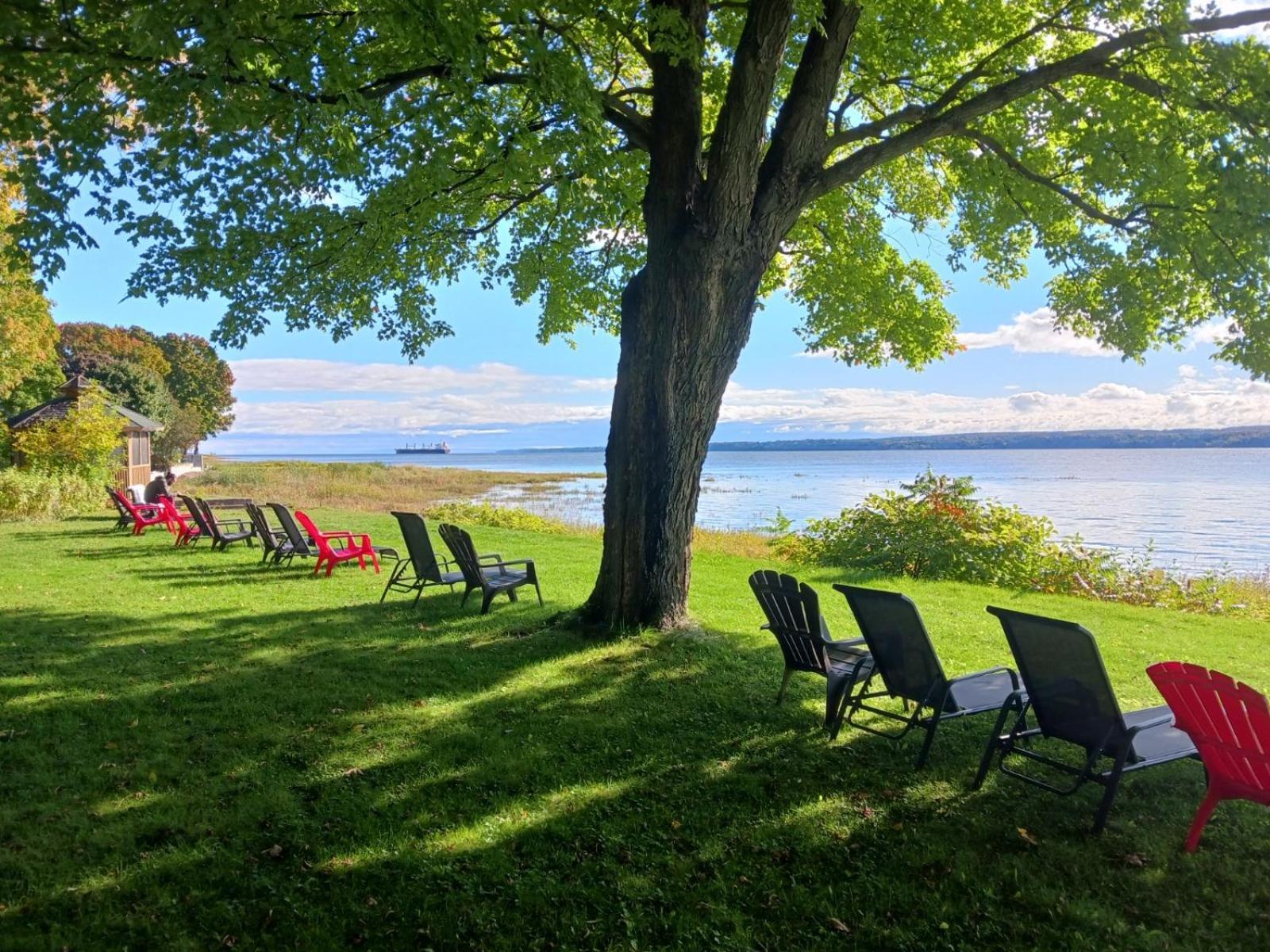Auberge Les Blancs Moutons Saint-Laurent-de-l'ile d'Orleans Екстериор снимка