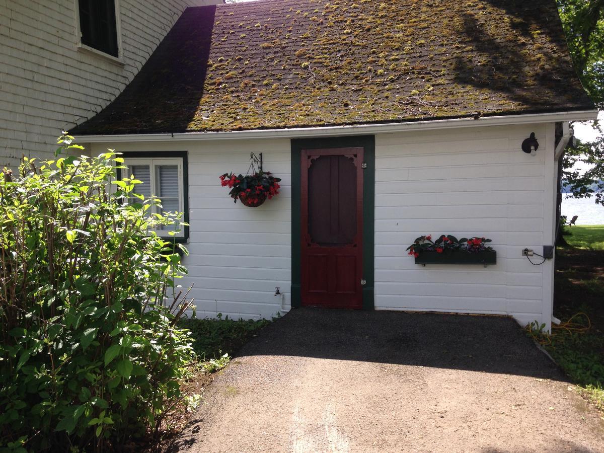 Auberge Les Blancs Moutons Saint-Laurent-de-l'ile d'Orleans Екстериор снимка