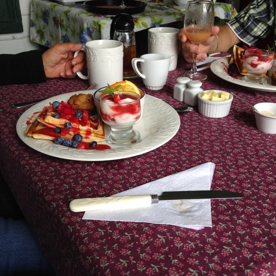 Auberge Les Blancs Moutons Saint-Laurent-de-l'ile d'Orleans Екстериор снимка