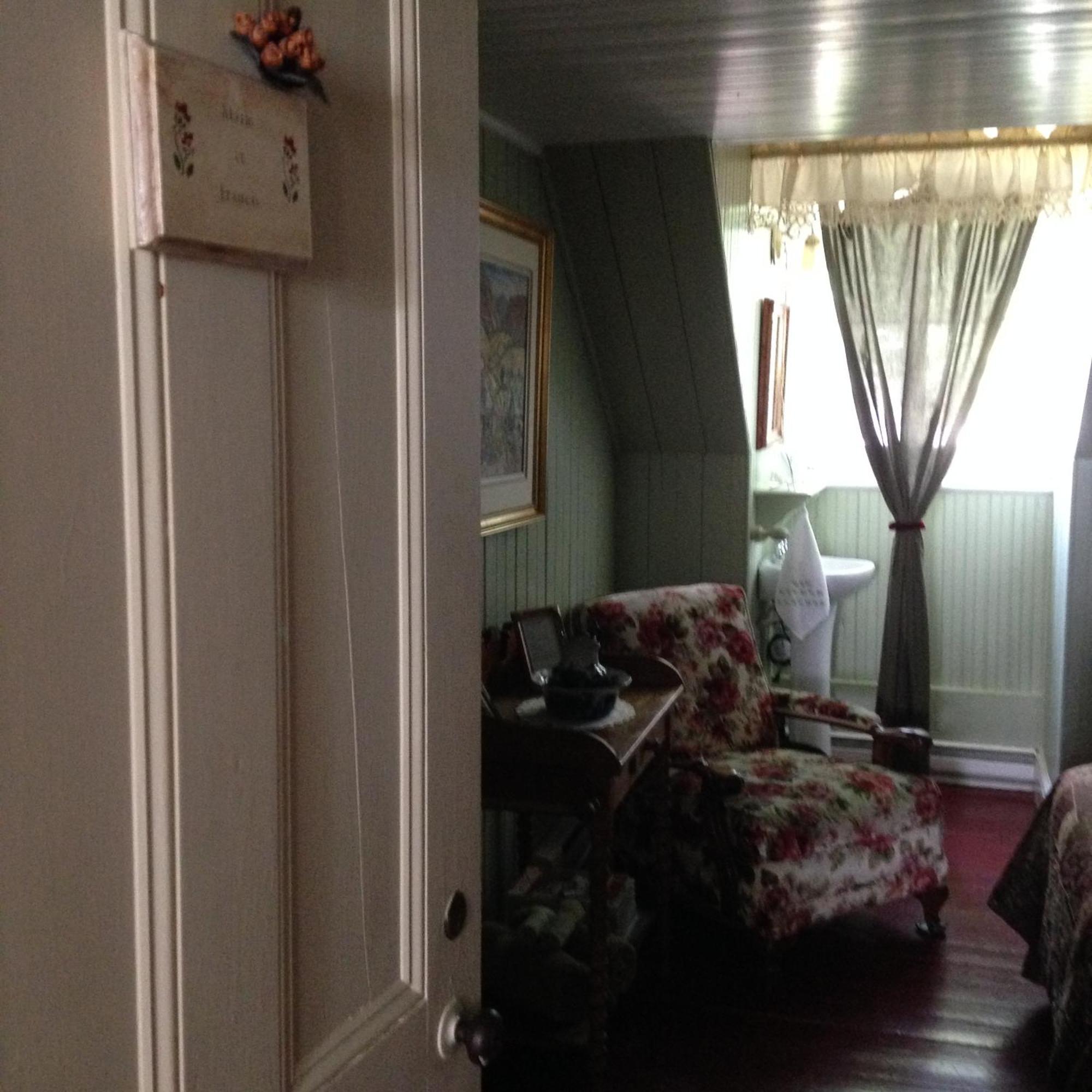 Auberge Les Blancs Moutons Saint-Laurent-de-l'ile d'Orleans Екстериор снимка